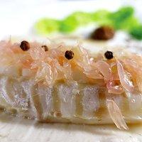 Skrei Sous Vide mit Ingwer-Pomelo, Erdnuss, Wirsing