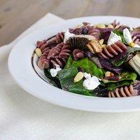 Pasta mit Mangold, Pilzen, schwarzer Karotte und Ziegenkäse – #Veggiedienstag