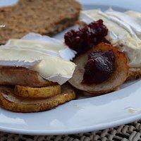 Überbackene Putenschnitzel mit Camembert