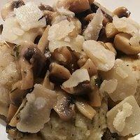 Dinkelbrotknödel mit Pilzragout & Parmesan