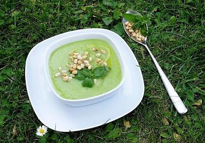 Melonenkaltschale mit Basilikum