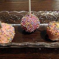 Schokocakepops mit Kirschfüllung