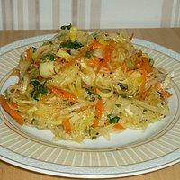 Beilagensalat: roher Sauerkrautsalat