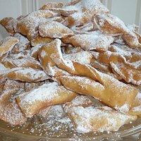 Typisch zu Karneval: Faworki aka Liebesschlaufen