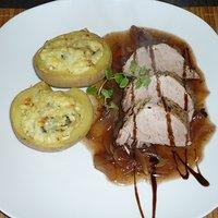 Gorgonzola-Kartoffeln und Schweinefilet mit Balsamico-Sauce