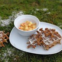 Lebkuchenwaffeln mit Apfel-Quitten-Kompott