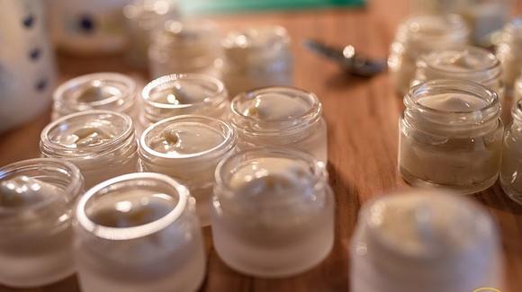 Pflegecreme mit arnika-tinktur und aloe vera