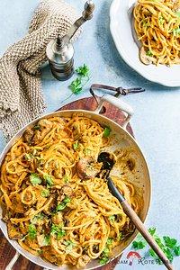Spaghetti mit Pilzen in rauchig-cremiger Sauce