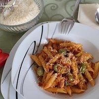 Penne mit Thunfisch und Oliven