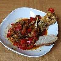 Geschmorte Putenkeulen mit Champignons und Paprika