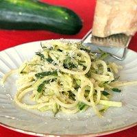 Zucchini-Pasta an Zitronen-Parmesan Sauce – Zucchini Pasta with Lemon-Parmesan Sauce