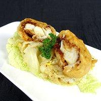 Skrei in Tempura auf Ingwer-Chinakohl