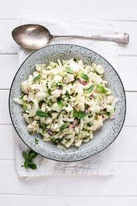 Fenchelsalat mit Birne, Minze und Sumach