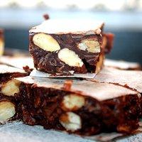 Schokoladeriegel mit Mandeln und Kokosnuss – Chocolate Bar with Almond and Coconut