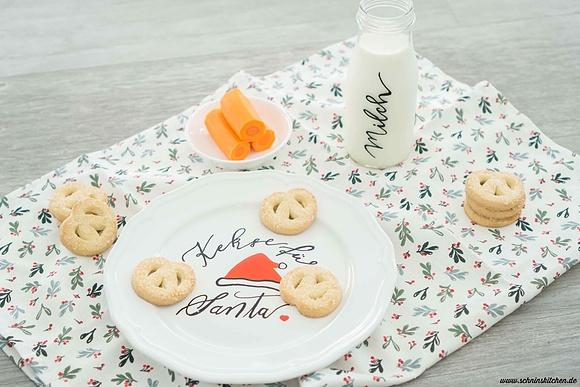 Kekse für den Weihnachtsmann: Lettering auf Geschirr