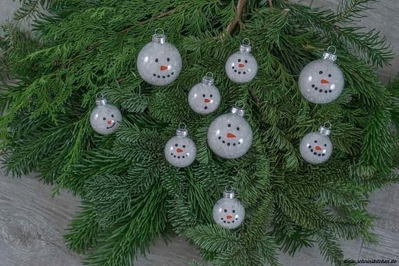 Schneemann Weihnachtskugeln basteln