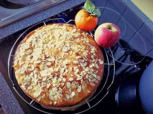Apfelkuchen mit Marzipan