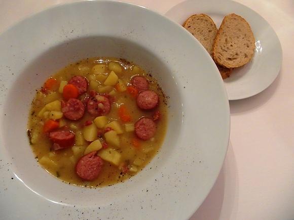 Deftige Kartoffelsuppe mit Mettwürstchen