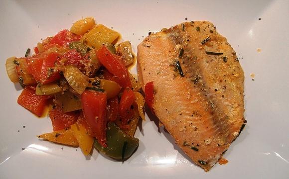 Lachs im Gemüsebett