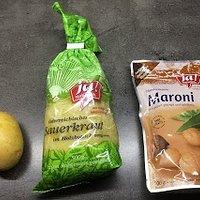 Erdäpfel-Maroni-Suppe mit Sauerkraut
