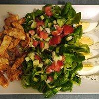 Eine art cobb salad