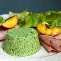 Rucola-Parmesan-Mousse mit gegrilltem Thymianpfirsich