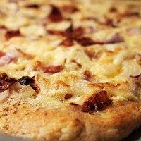 Flammkuchen mit Camembert
