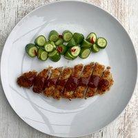 Tonkatsu Knusperschnitzel mit japanischem Gurkensalat