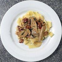Pasta mit frischen Steinpilzen an einer Wodka-Rahmsauce