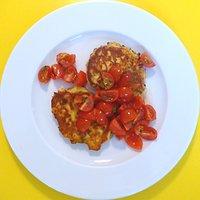 Ricotta-Mais-Tätschli mit Cherry-Tomaten-Salsa