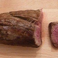 Rückwärts gebratenes bife de lomo mit chimichurri sauce