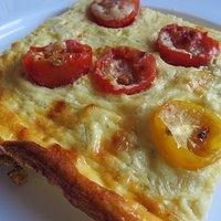 Sommerlicher quiche mit tomaten und fenchel