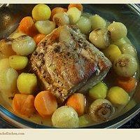Geschmorter Schweinsbraten mit buntem Gemüse