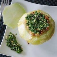 Gefüllter kohlrabi mit kräuter-knoblauch-pesto / stuffed kohlrabi with herb-garlic-pesto