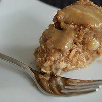 Schoko-Bananen-Haferflocken-Kuchen mit Erdnuss-Bananen-Glasur