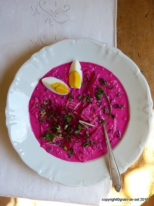 Litauische kalte Rote-Bete-Suppe