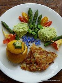 Von hier und dort: rösti mit blogbuster-spargelpesto und gefüllter zucchini