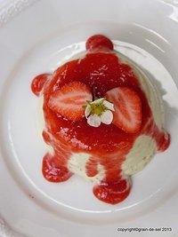 Schneeweißchen und rosenrot: buttermilch-mousse mit erdbeeren
