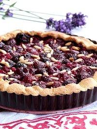 Tarte rustique aux cerises et groseilles