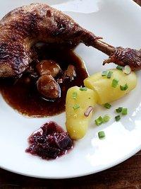 Adorables Huhninchen mit Knoblauch