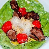 Bison, Krause Glucke, Ravioli mit Ricotta Basilikum, Zitronen Air