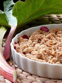 Von euch für mich - crumble à la rhubarbe et glace à la crème fraîche