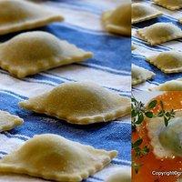 Ziegenfrischkäse-Thymian-Ravioli mit Tomaten-Kardamom-Sauce