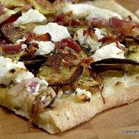 Pizza mit frühlingszwiebeln, kartoffeln und ziegenfrischkäse - une semaine inspirée par les autres