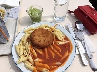 Jägerschnitzel im Kantinenlook
