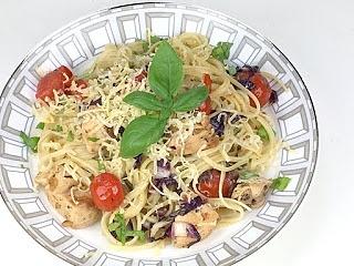 Nudeln mit Zitronen-Thymian-Hähnchen