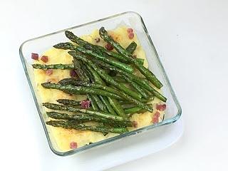 Kartoffelpüree Auflauf mit gebratenem Spargel