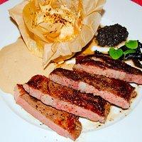 Nebraska Rib-Eye an Herbsttrompeten Espuma