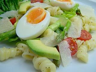 Lauwarmer Spargel-Nudel-Salat