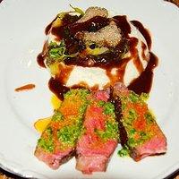 Txogitxu Café de Paris an getrüffelten Selleriepüree